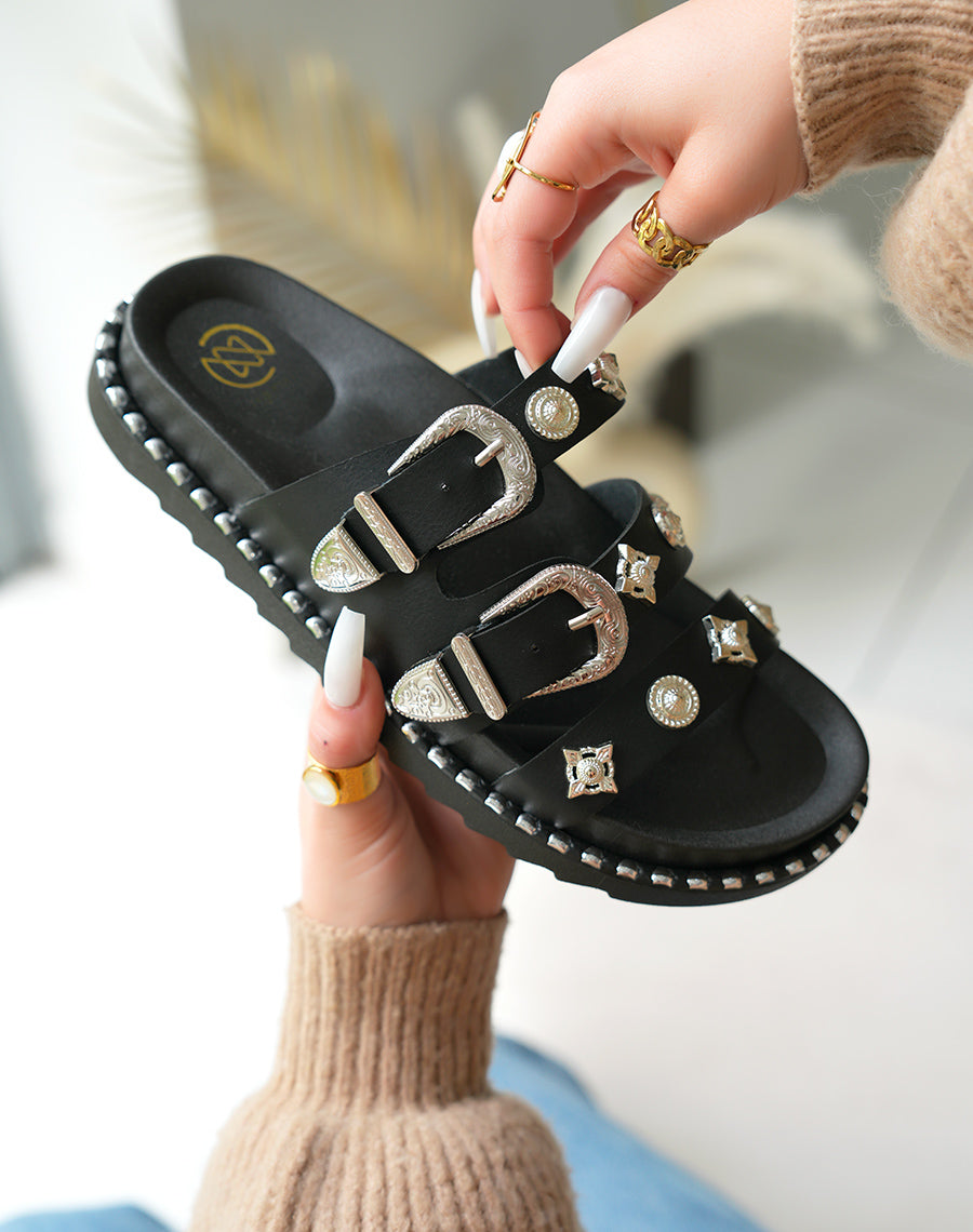 Mules Femme Noires Cloutées avec Triple Brides Bijoux Argentées et Plateforme Tendance