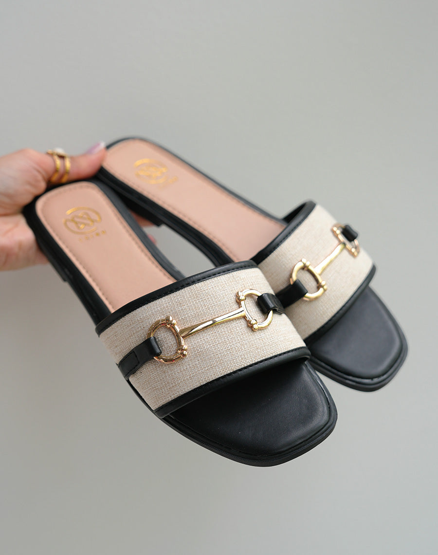 Mules Femme Noires Élégantes avec Détail Tissé Beige et Bijou Doré