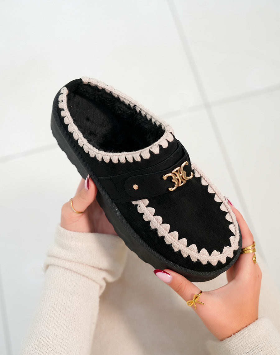 Mules femme noires tendance avec broderies beige et détail doré