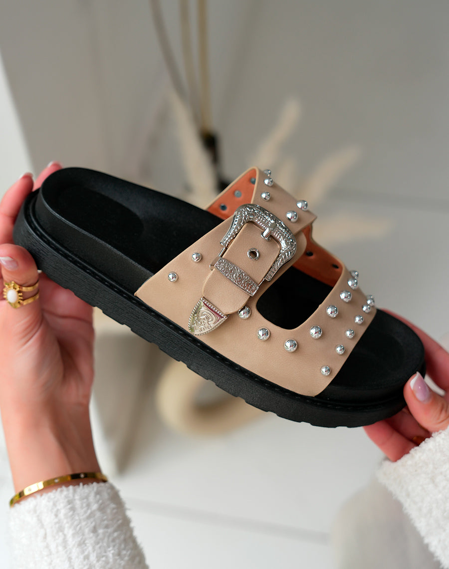 Mules Femme Taupe Plateforme Cloutées avec Sangle Argentée Tendance