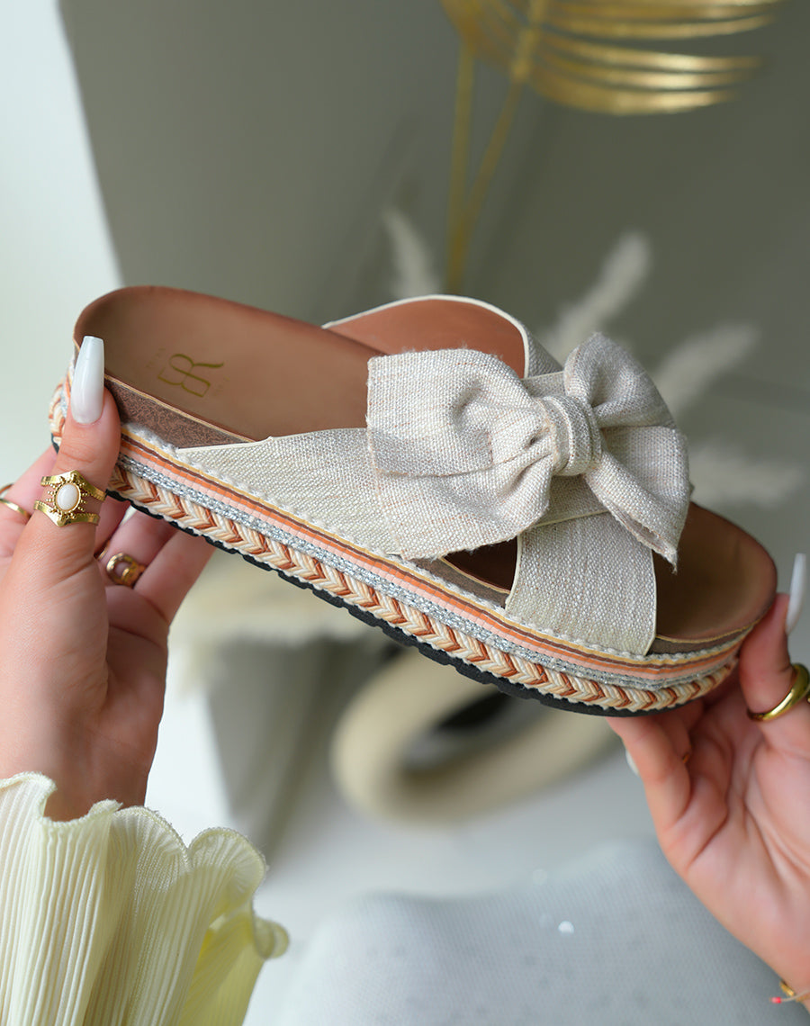 Mules femmes beiges avec n?ud et d?tails azt?ques sur plateforme ?paisse