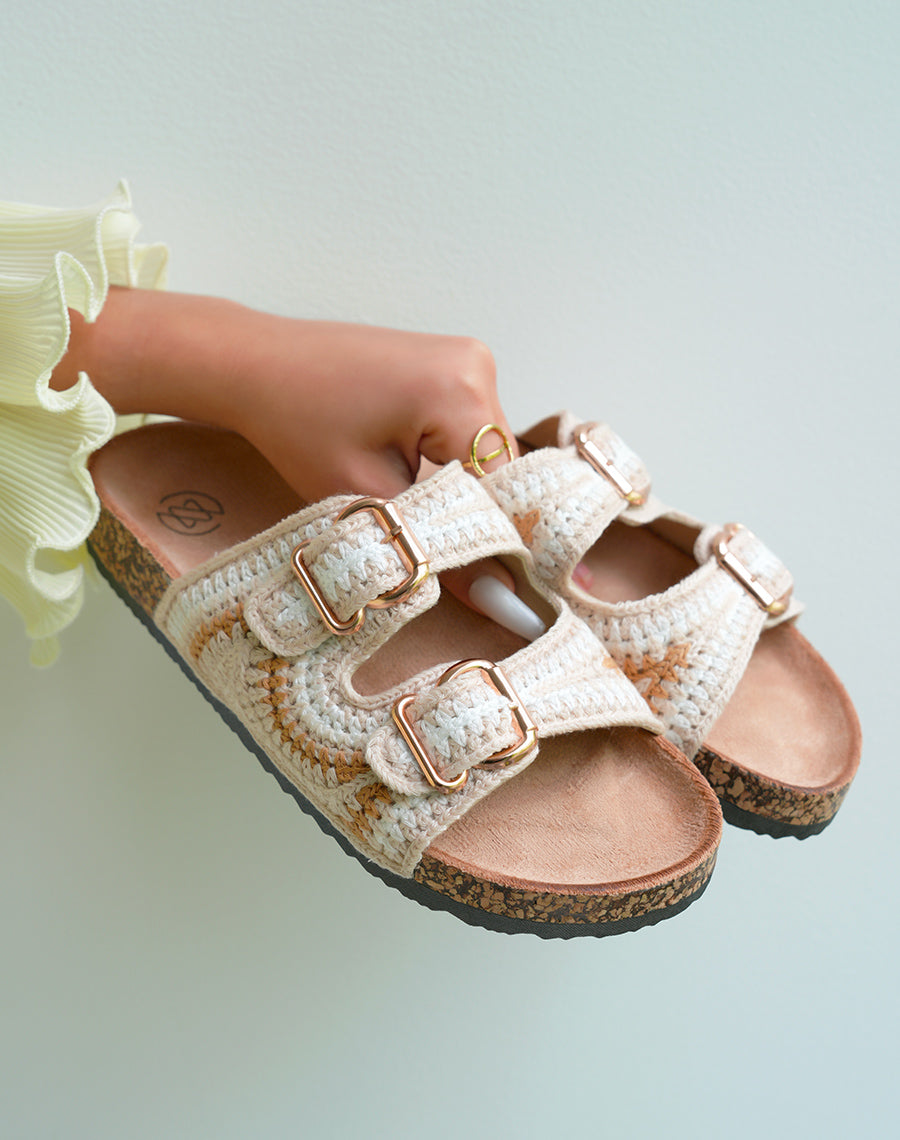 Mules femmes blanches et beiges brodées à double bride et semelle épaisse
