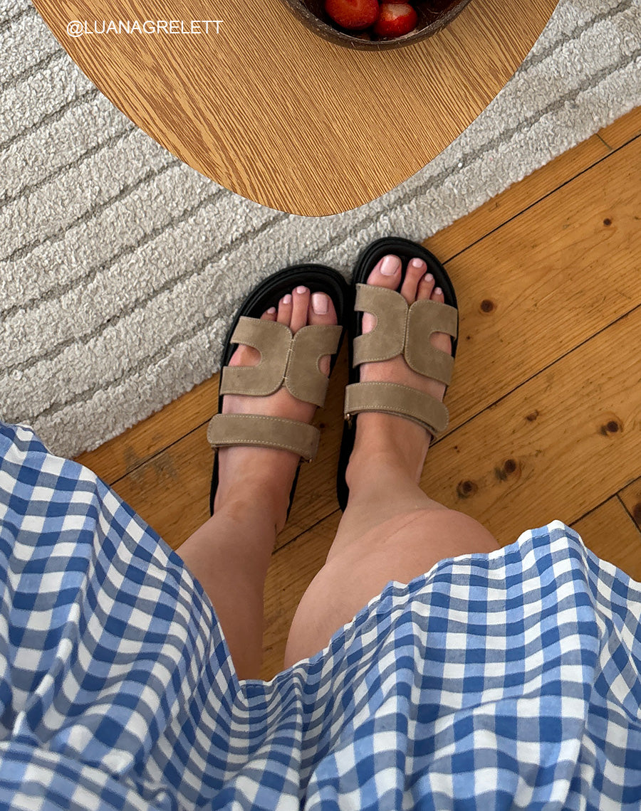 Mules femmes taupe en forme de H avec bride scratch et semelle épaisse noire