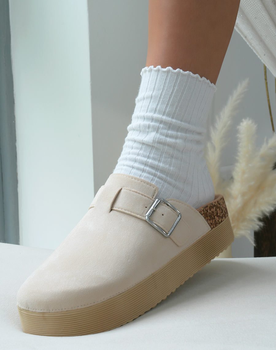 Mules fermées femme en suédine beige clair avec plateforme épaisse tendance et confortables
