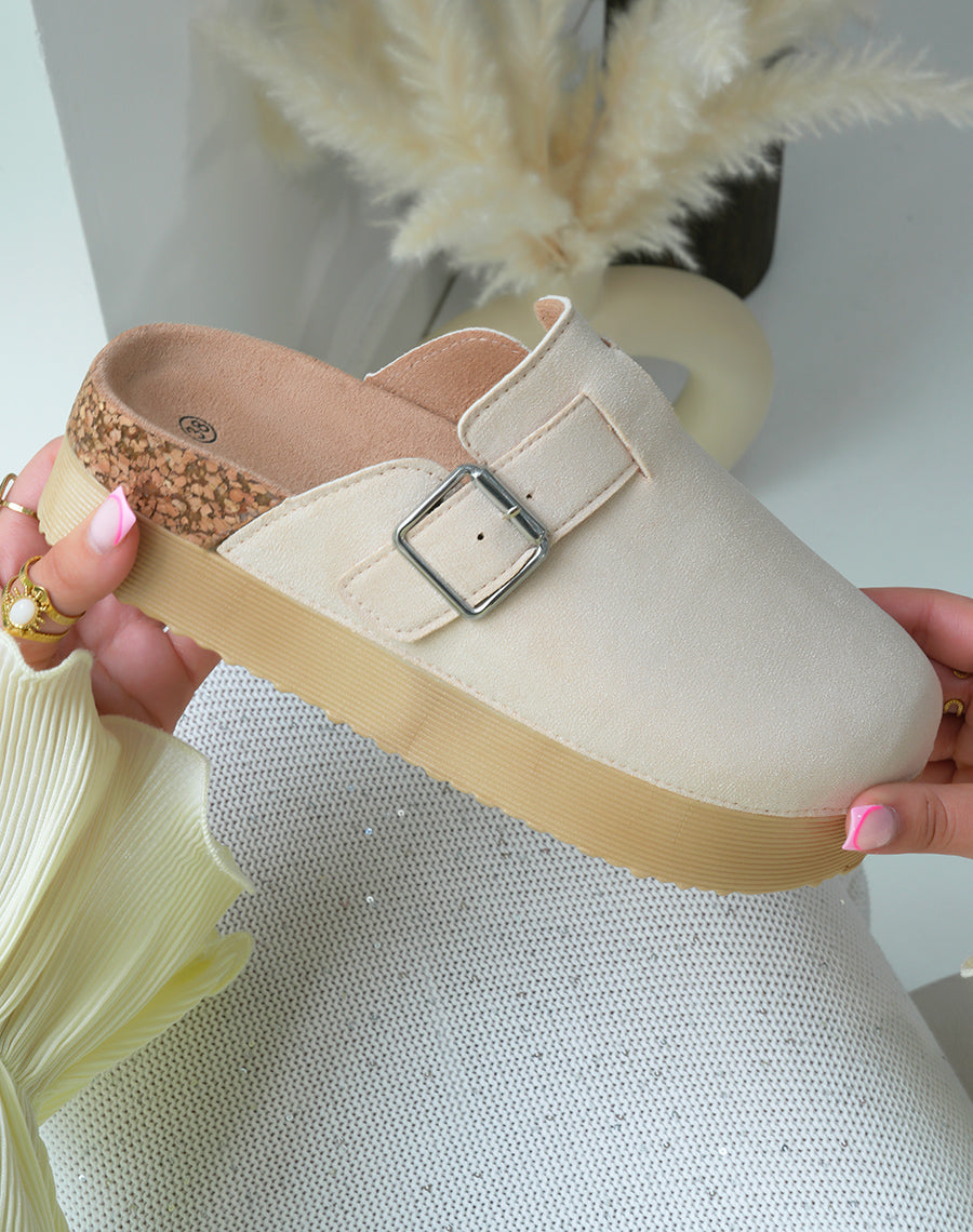 Mules fermées femme en suédine beige clair avec plateforme épaisse tendance et confortables