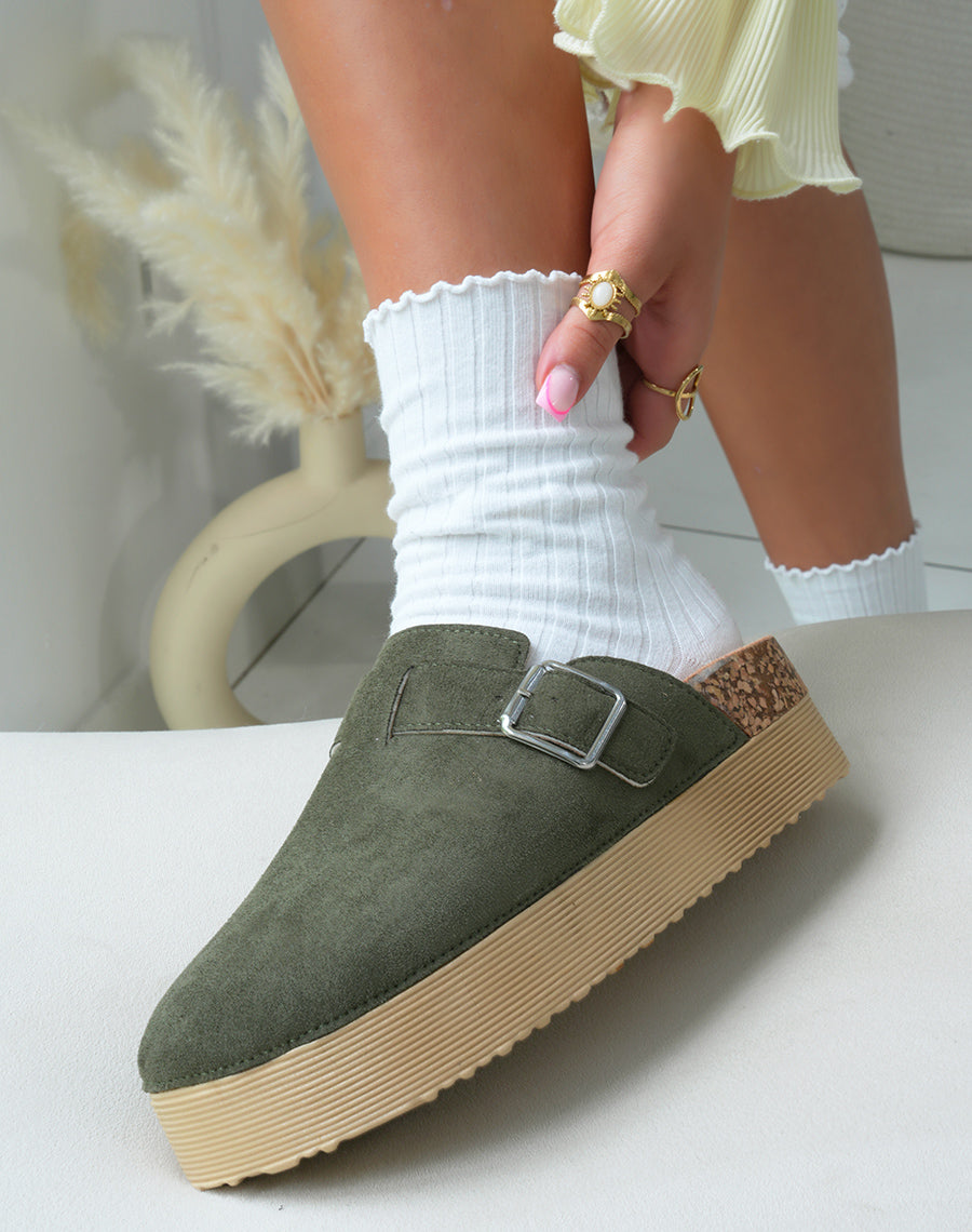 Mules fermées femme en suédine kaki avec plateforme épaisse élégantes et confortables