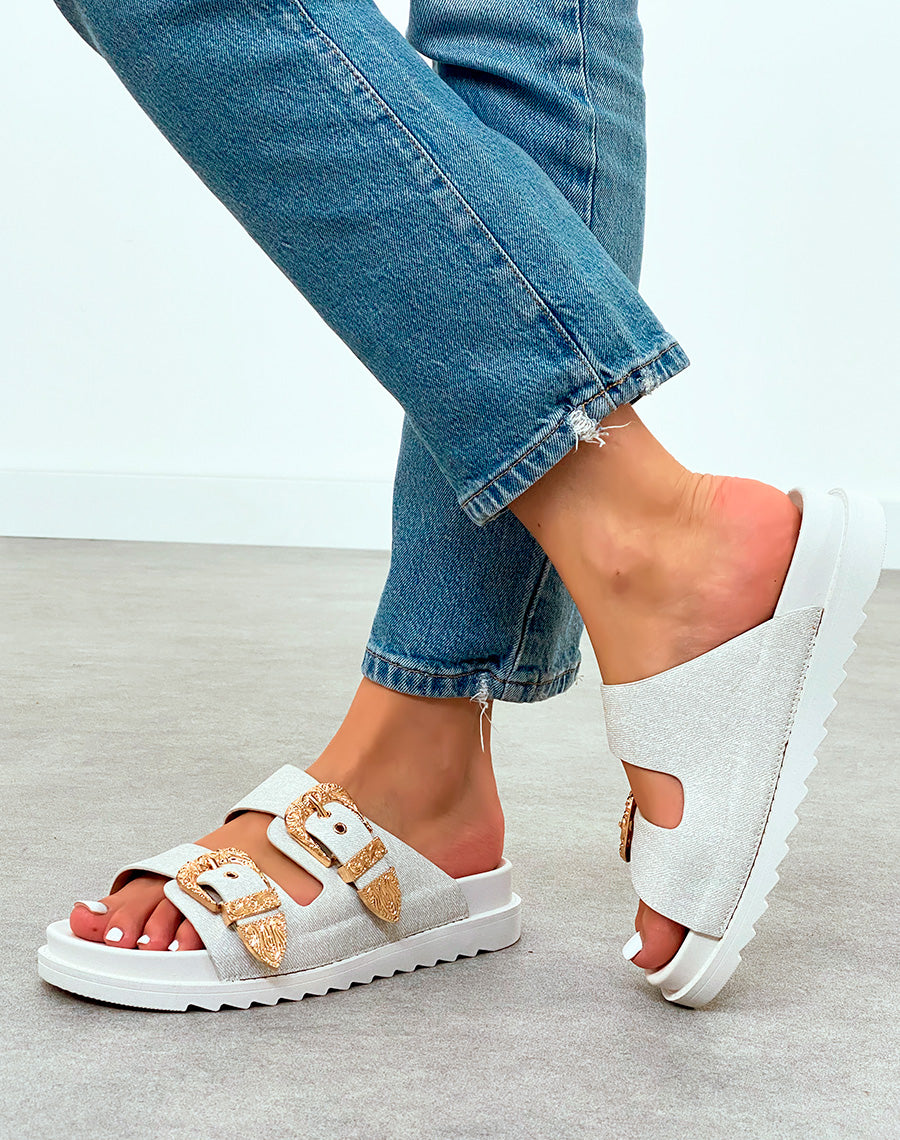 Mules Gris Clair avec Doubles Sangles et Boucles Dorées – Sophistication Urbaine