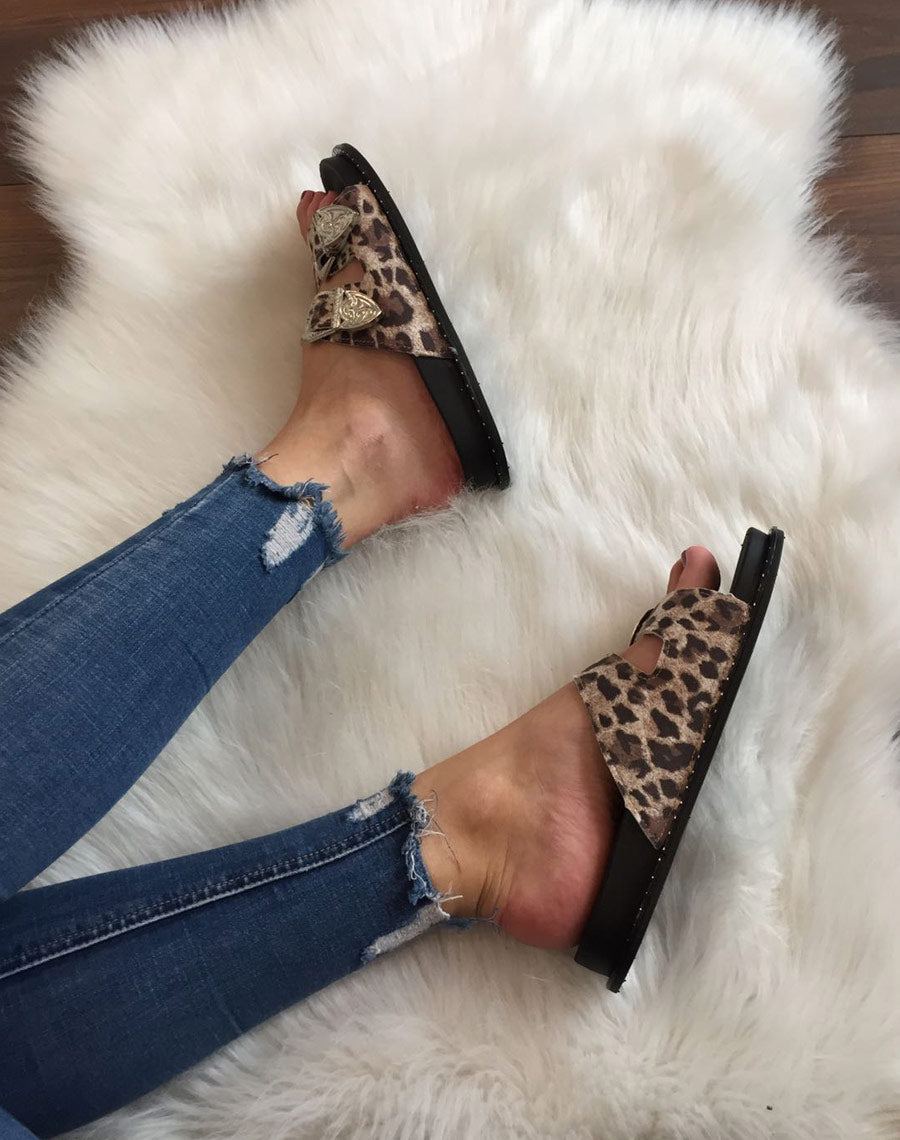 Mules imprimé léopard à boucles argent