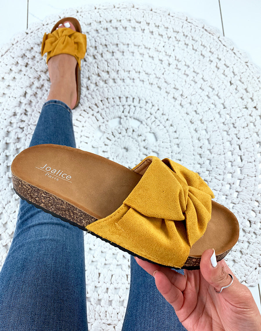 Mules jaunes en suédine à gros nœud