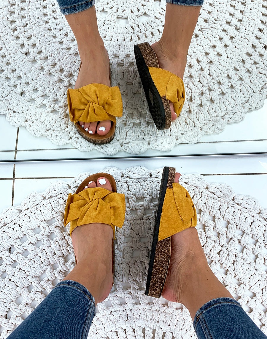 Mules jaunes en suédine à gros nœud