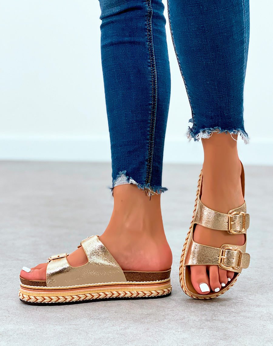 Mules à lanières dorées et plateforme épaisse