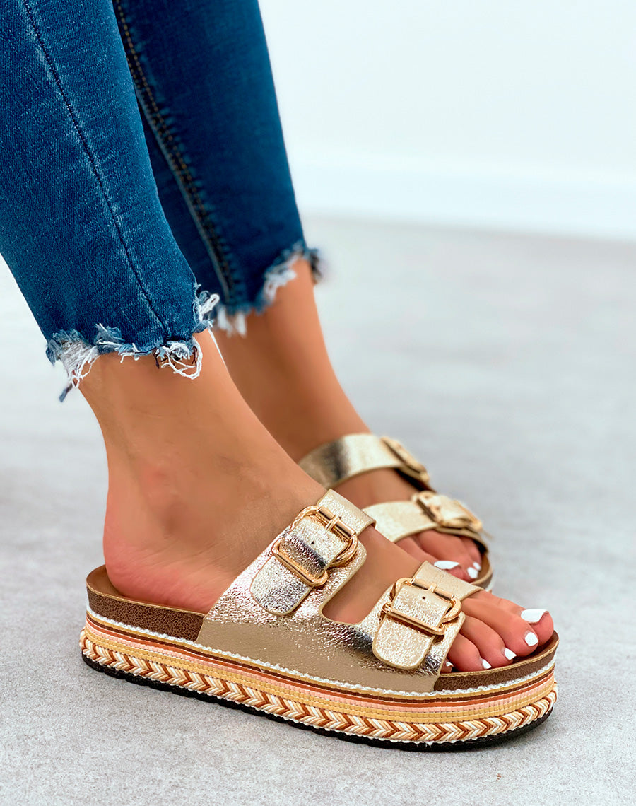 Mules à lanières dorées et plateforme épaisse