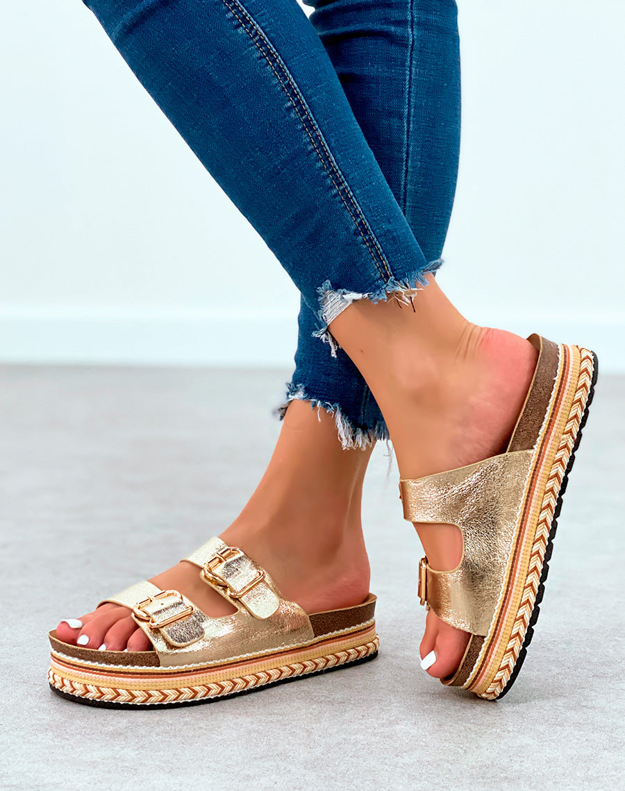 Mules à lanières dorées et plateforme épaisse