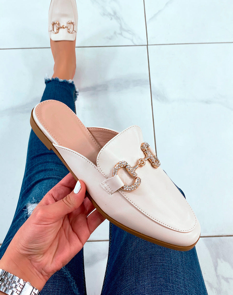 Mules mocassins beige à détails strass