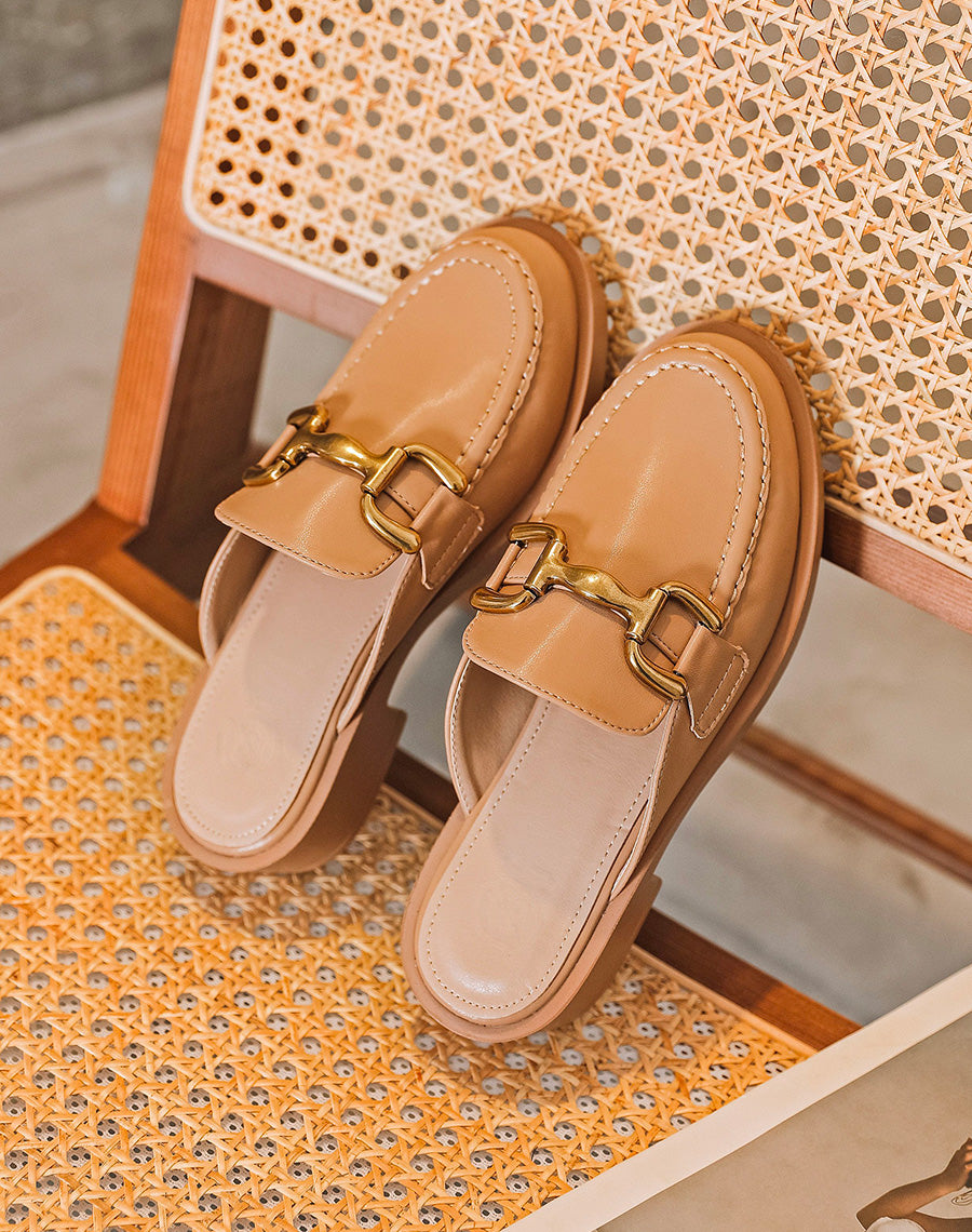 Mules mocassins beiges à empiècement doré