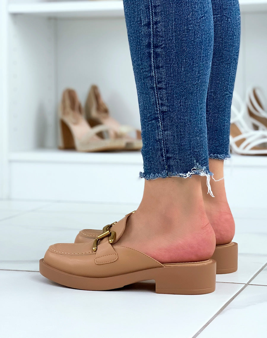 Mules mocassins beiges à empiècement doré