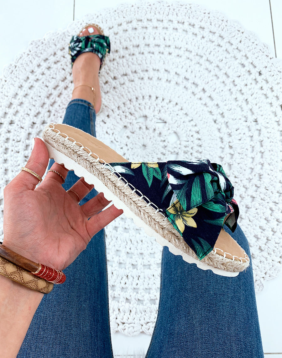 Mules motif fleuri à nœud et à semelle en osier