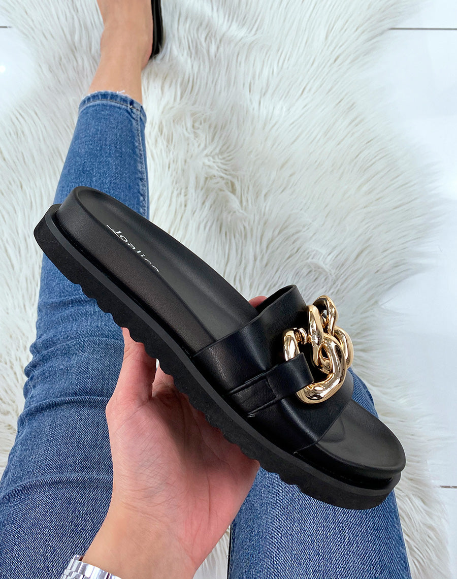 Mules noires à bride épaisse et grosse chaine dorée