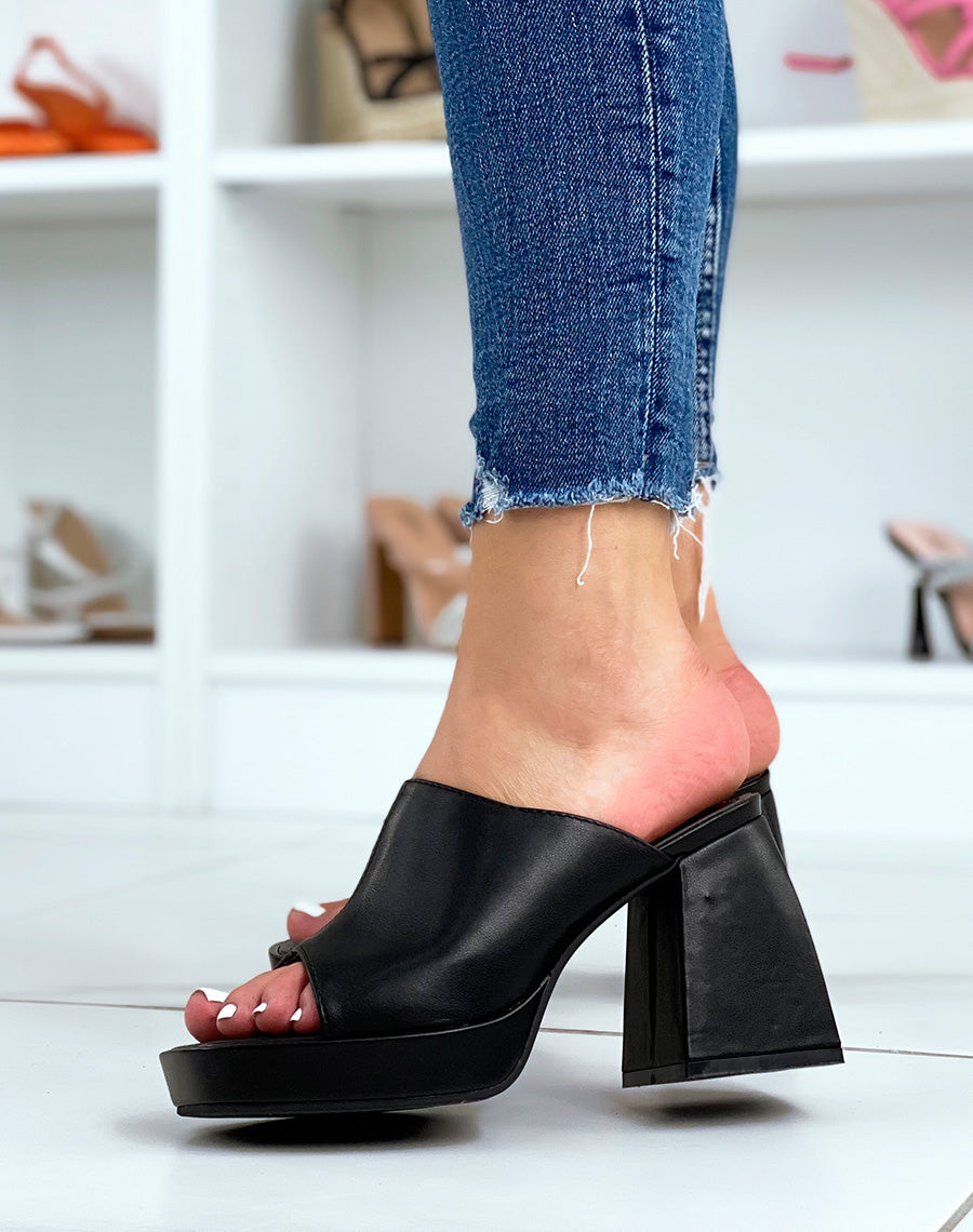 Mules noires à bride épaisse et talon épais et imposant