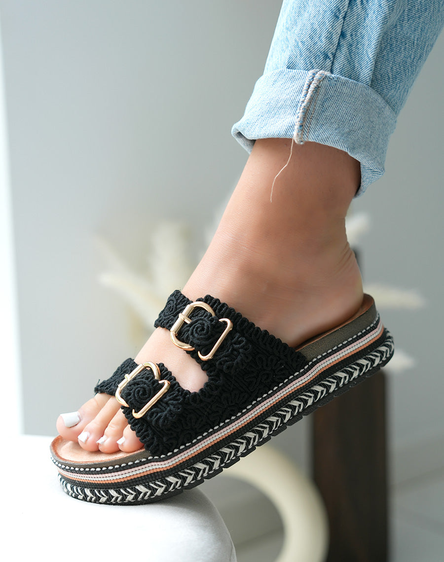 Mules Noires Brodées à Plateforme Aztèque – Tendance