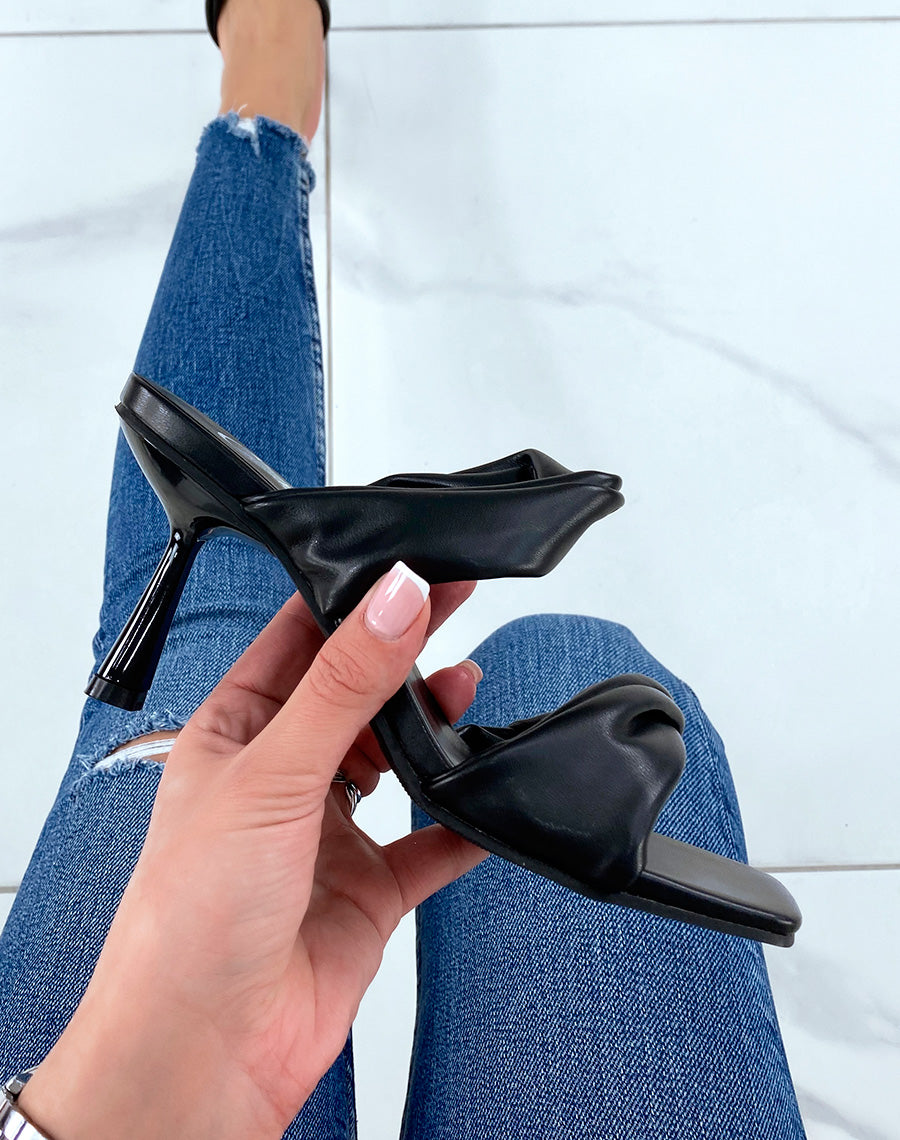 Mules noires à doubles lanières