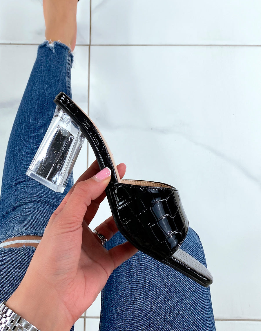 Mules noires effet croco à talon transparent carré