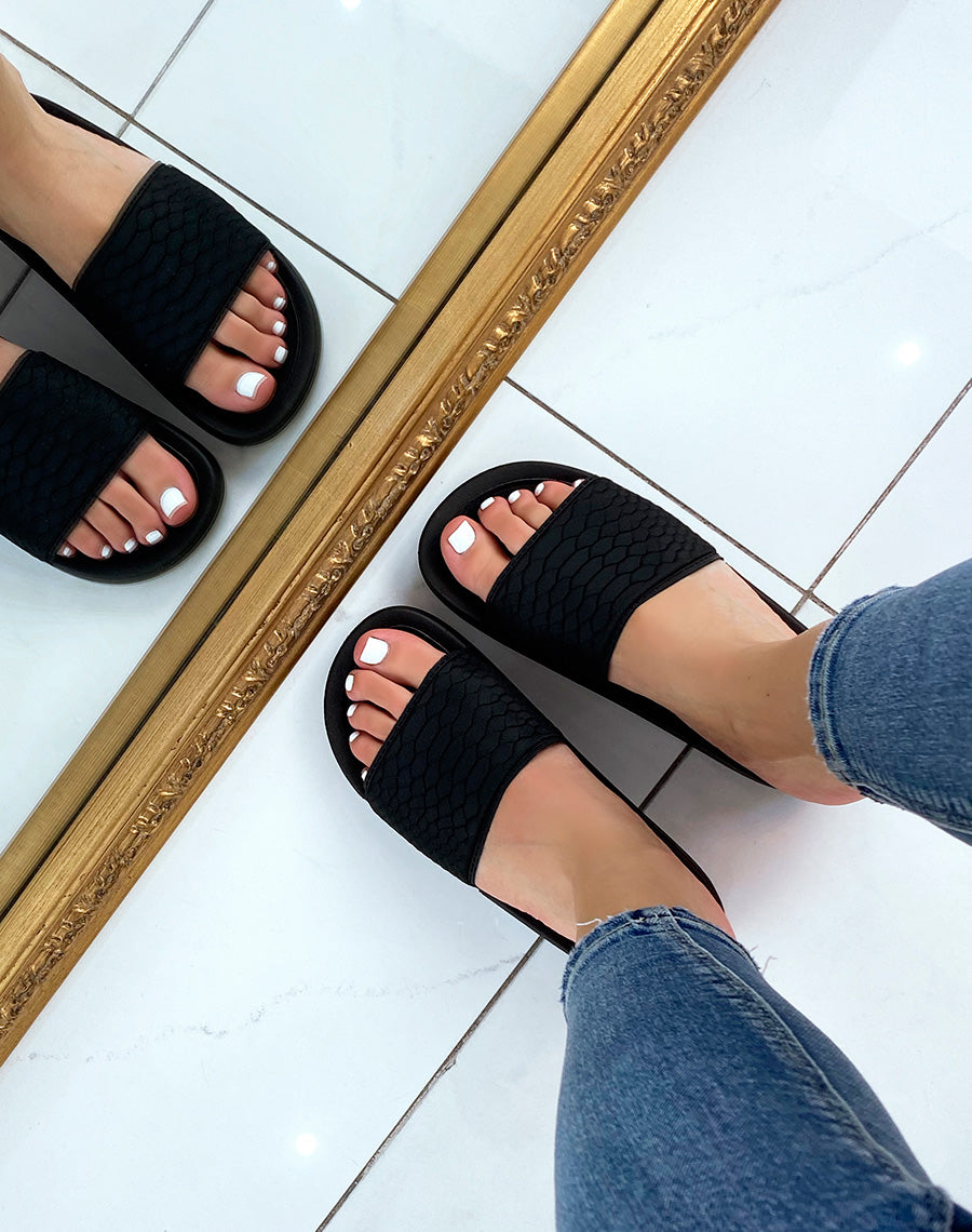 Mules noires effet snake