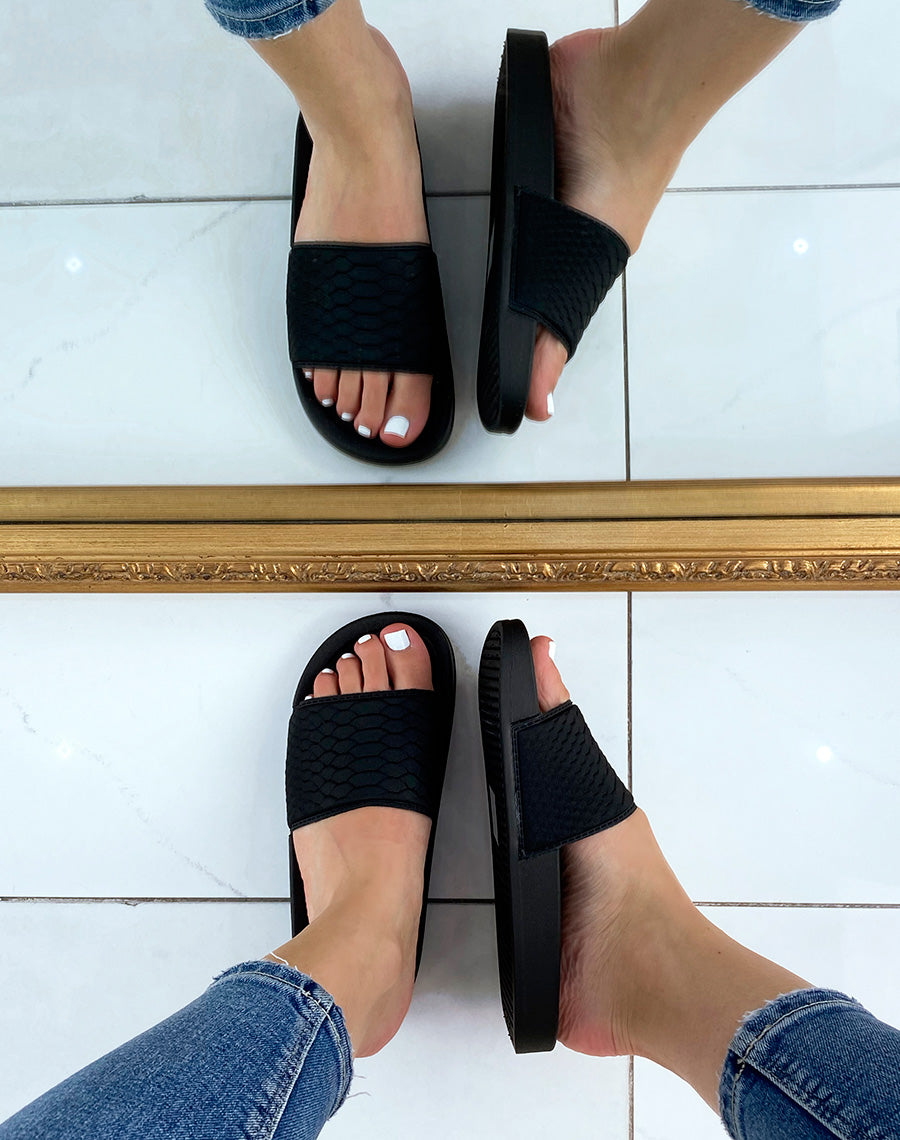 Mules noires effet snake
