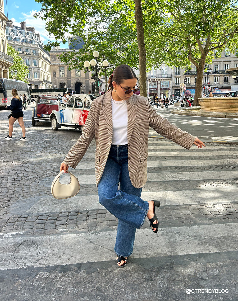 Mules Noires Femme à Petit Talon Carré et Brides Entrecroisées – Allure Contemporaine et Confort