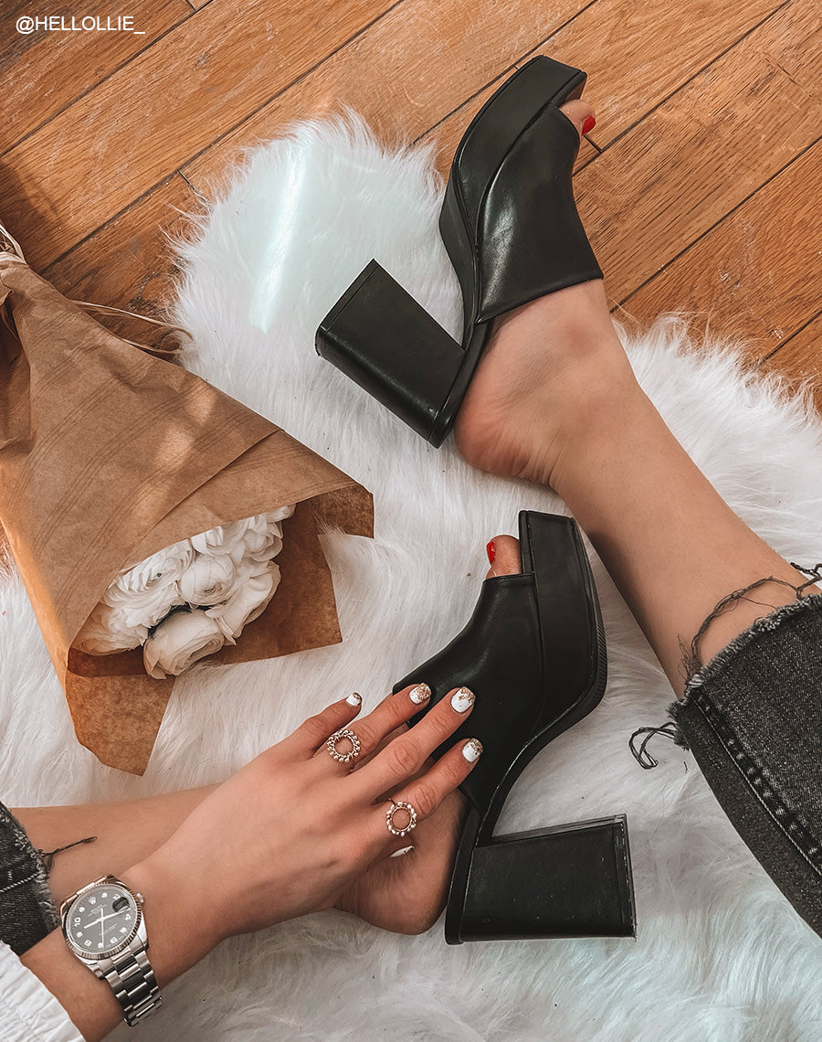 Mules noires à gros talon et grosse plateforme