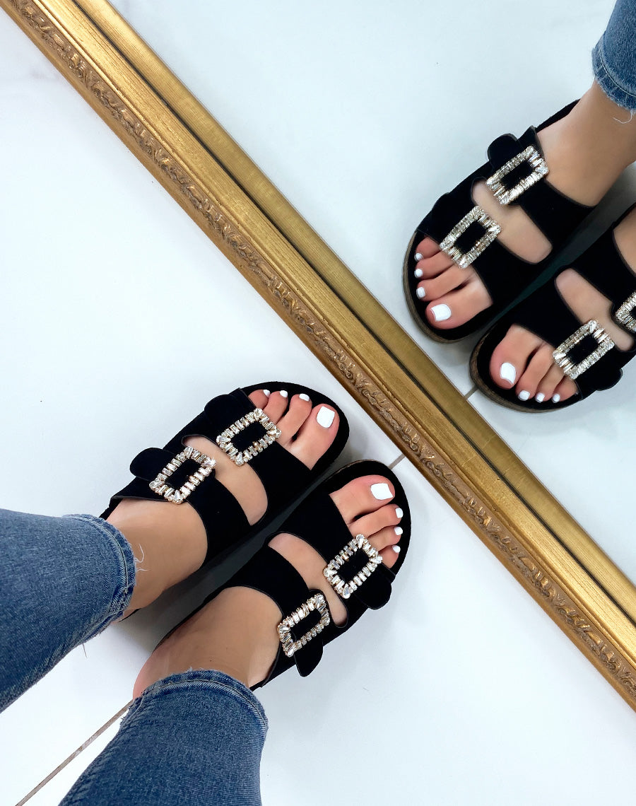 Mules noires à lanières épaisses et bijoux à strass