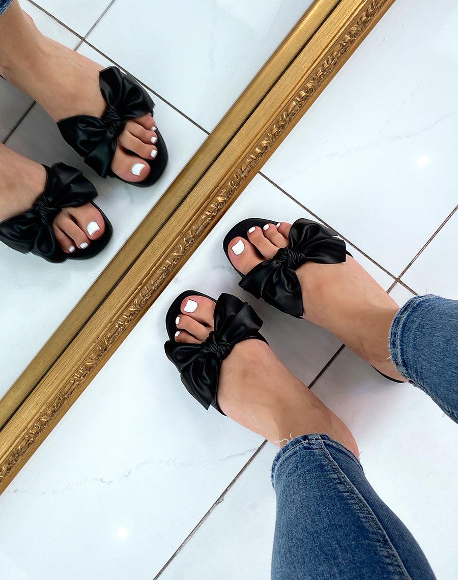 Mules noires à nœud