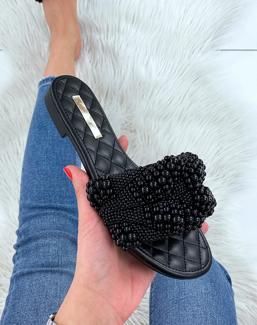 Mules noires ornées de perles noires