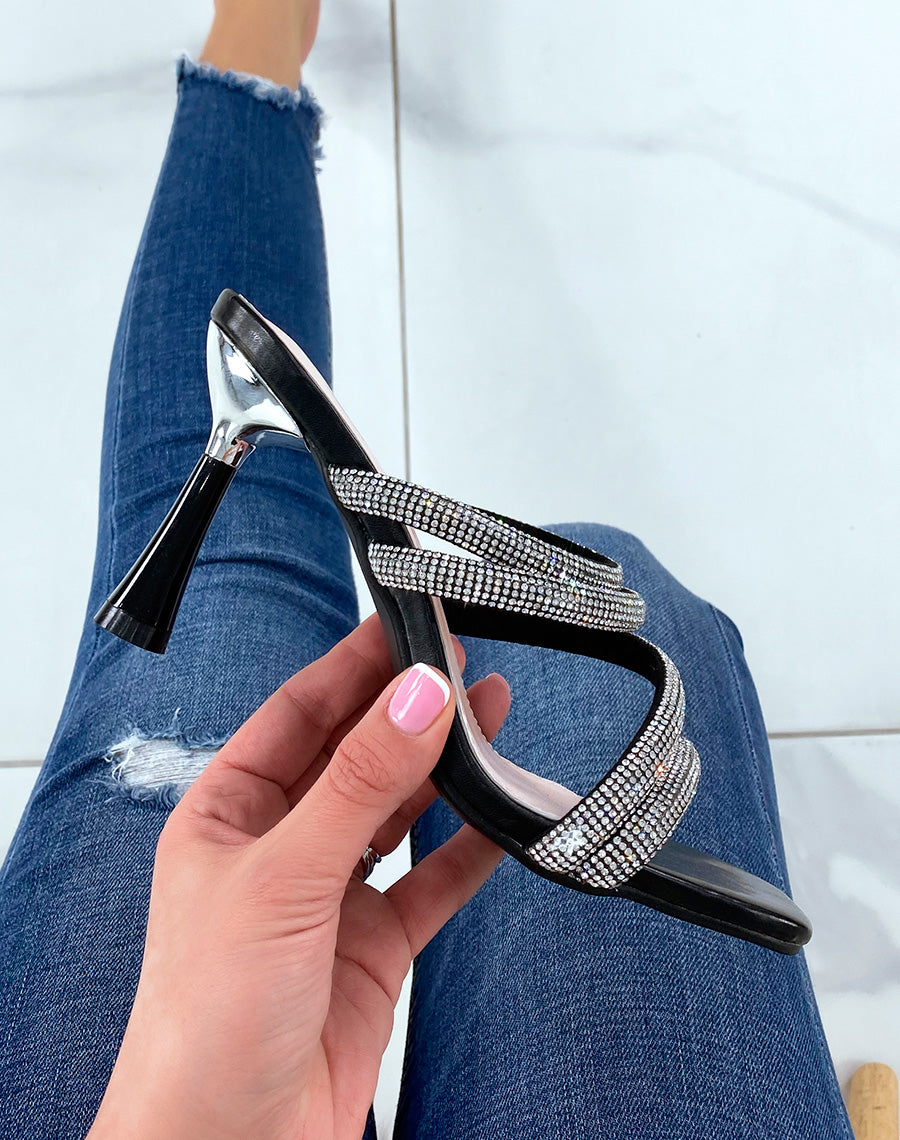 Mules noires parsemées de strass à talon aiguille