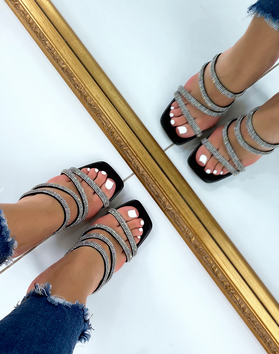 Mules noires parsemées de strass à talon aiguille
