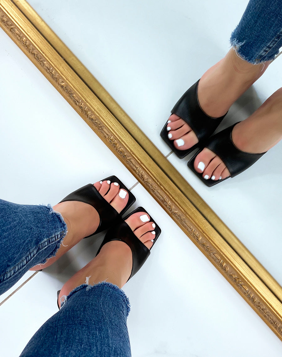 Mules noires à talon épais