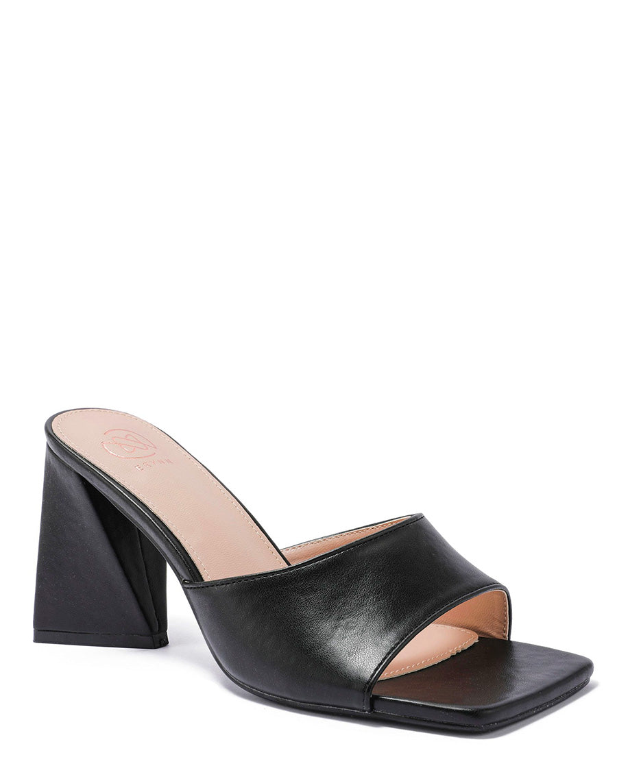 Mules noires à talon triangulaire