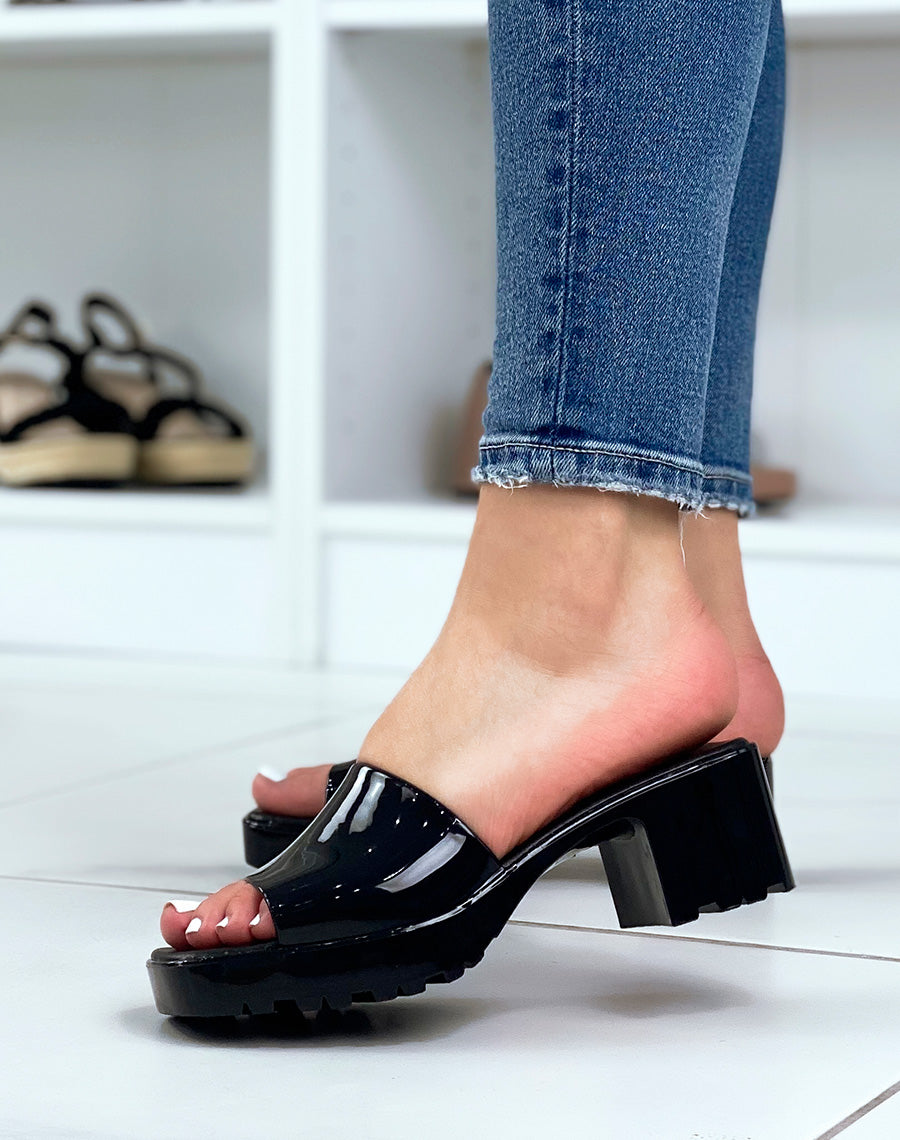 Mules noires vernis à petit talon carré