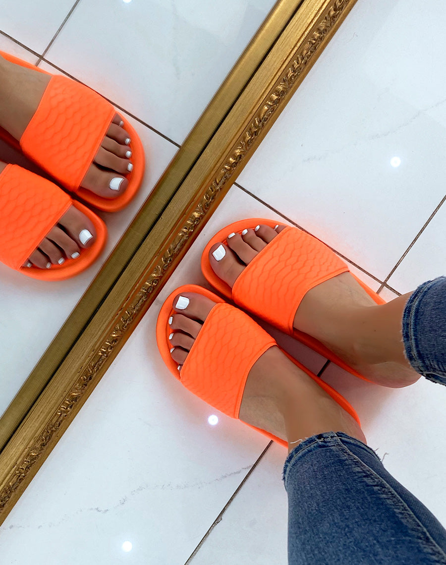 Mules orange fluo effet snake