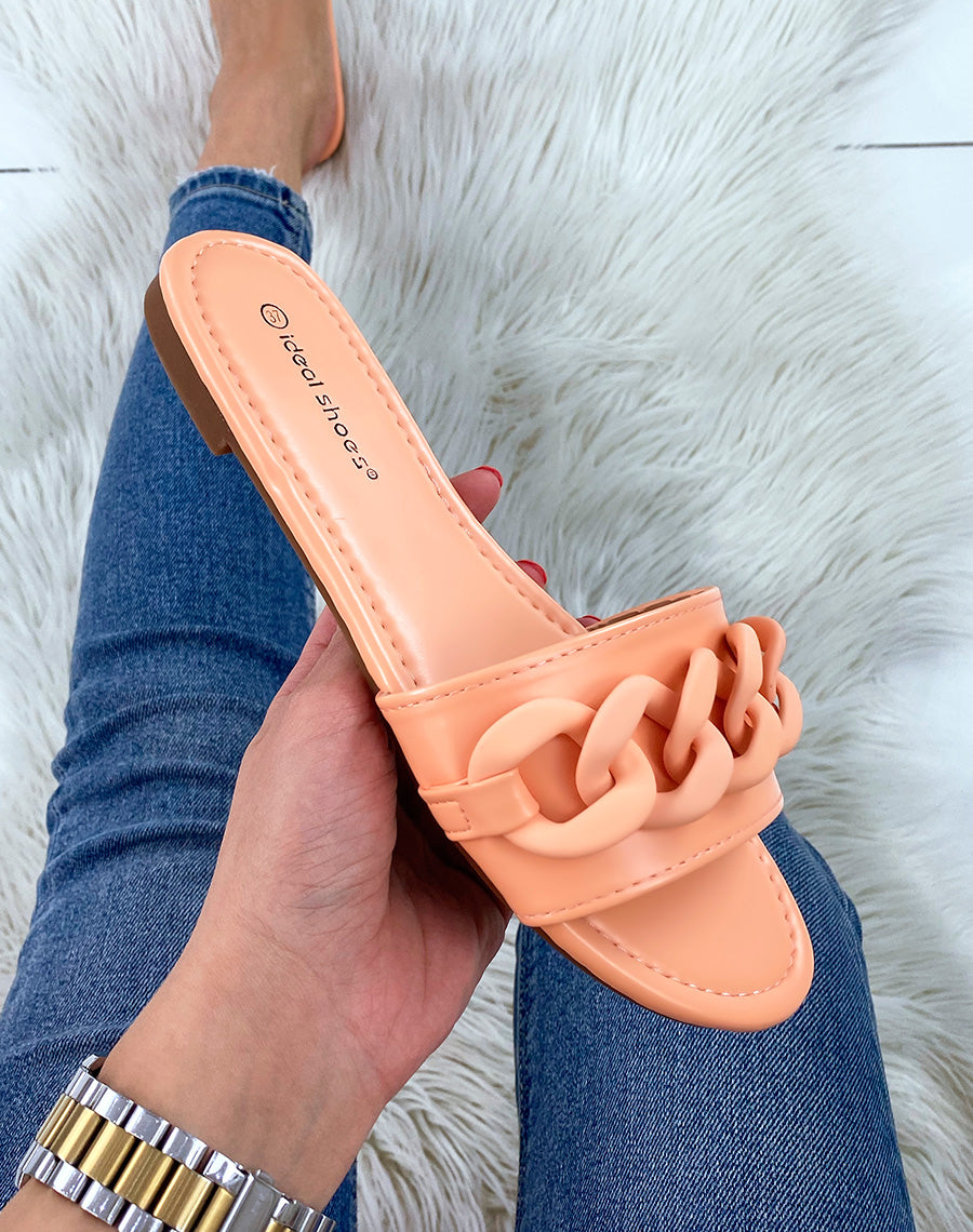 Mules oranges à détail en chaine effet mat