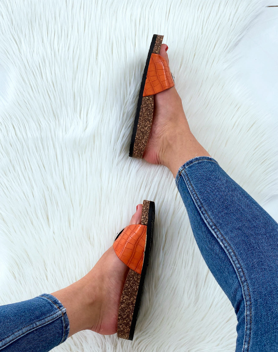 Mules oranges effet croco à boucles et à semelles anatomiques