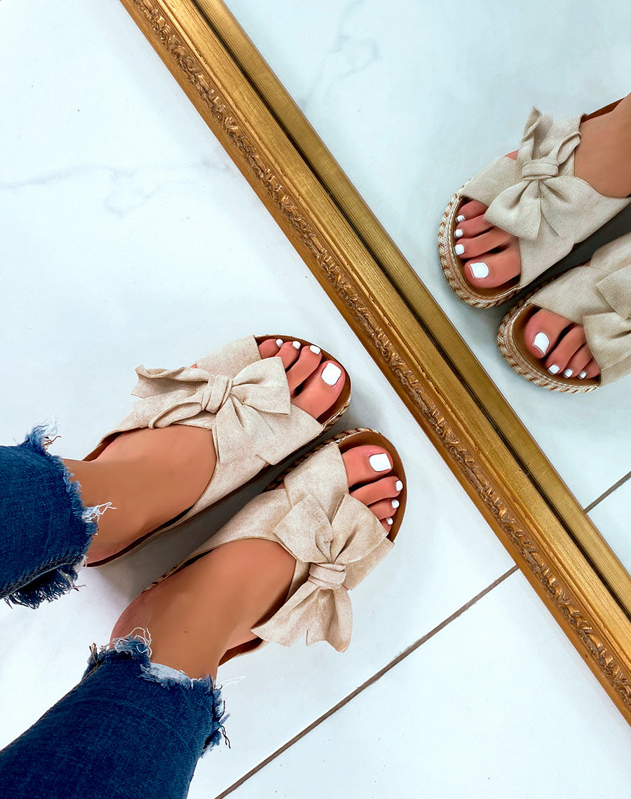 Mules à plateforme en suédine beige à gros noeud