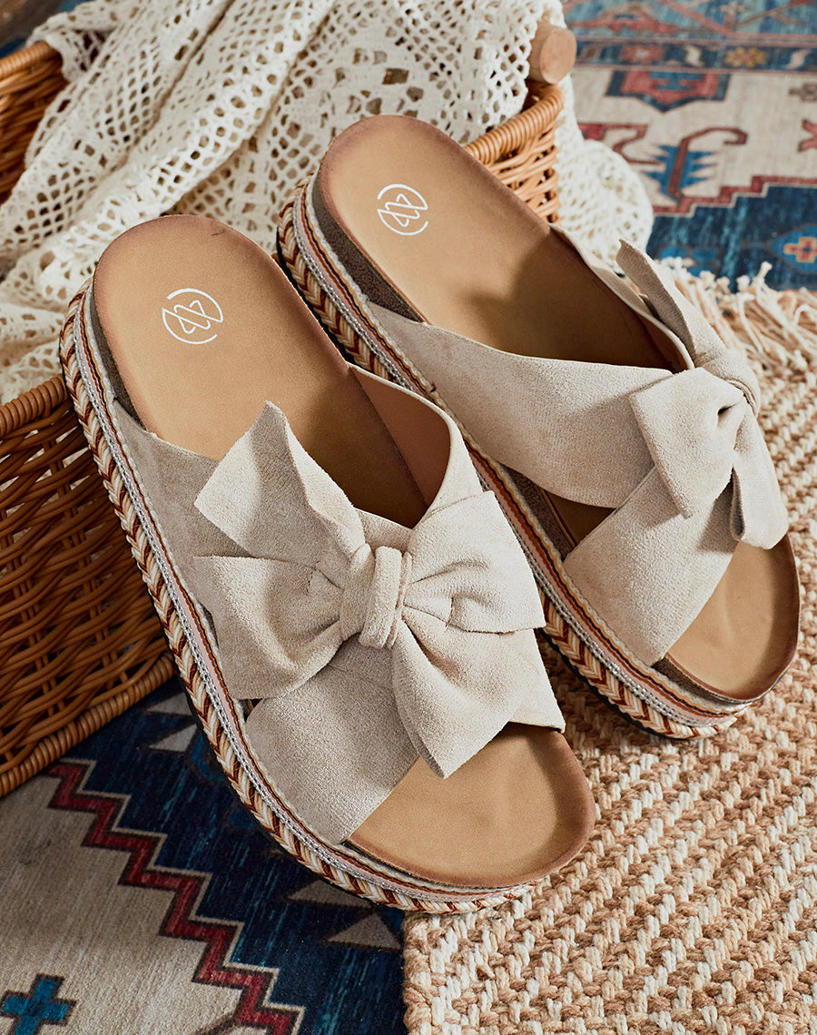 Mules à plateforme en suédine beige à gros noeud