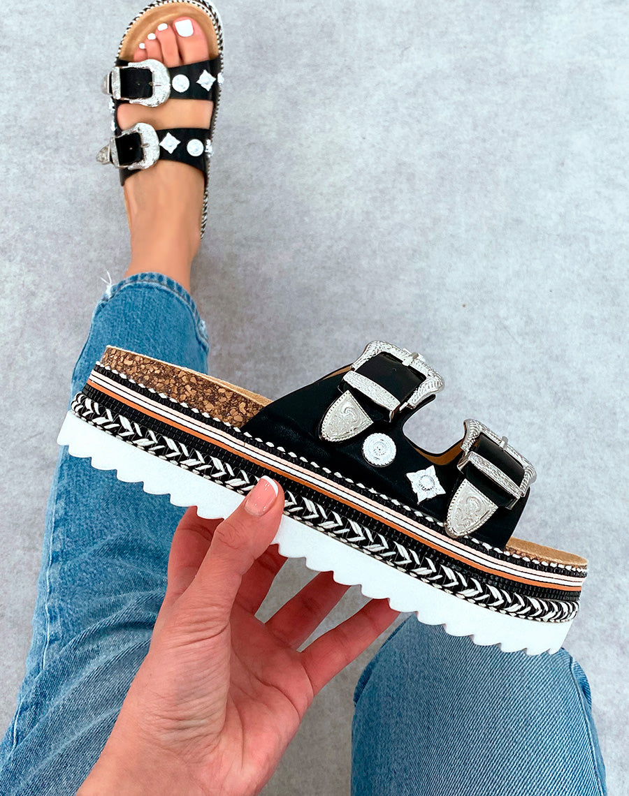 Mules Plateforme Femme Noires Bijoux Argentés et Tissage Ethnique