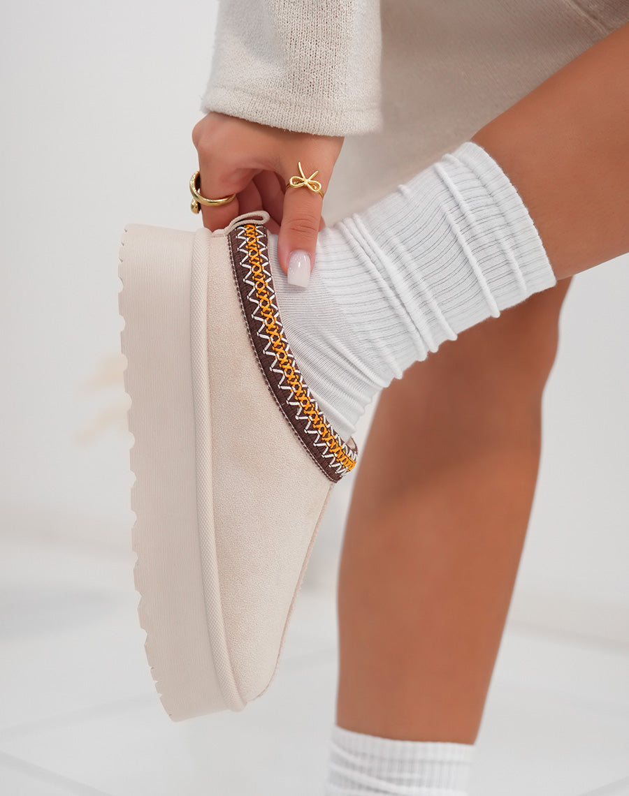 MULES ? PLATEFORME FOURR?ES ET ? D?TAILS BROD?S