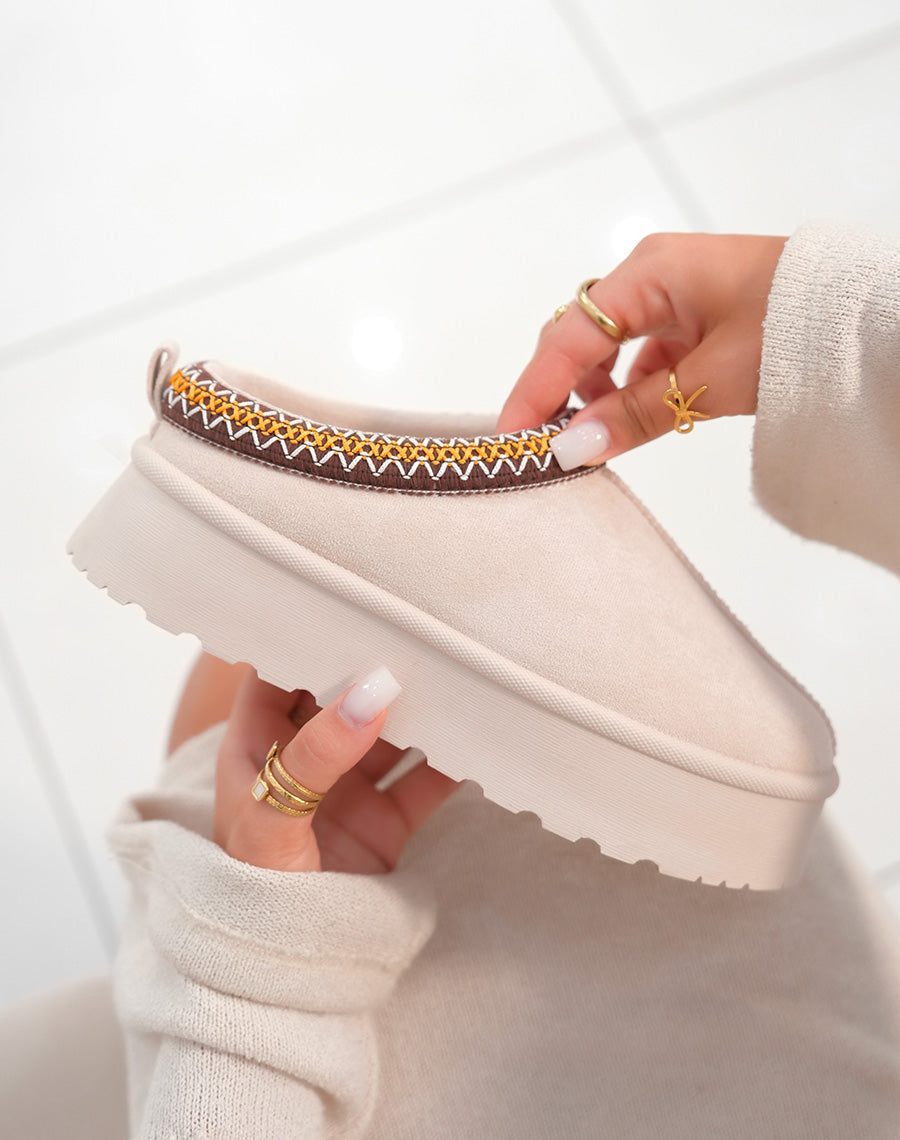 MULES ? PLATEFORME FOURR?ES ET ? D?TAILS BROD?S