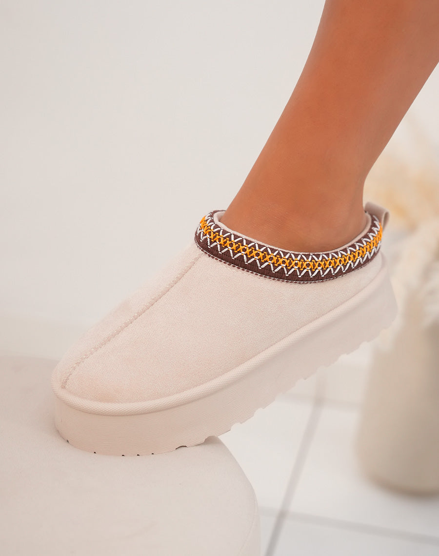 MULES ? PLATEFORME FOURR?ES ET ? D?TAILS BROD?S