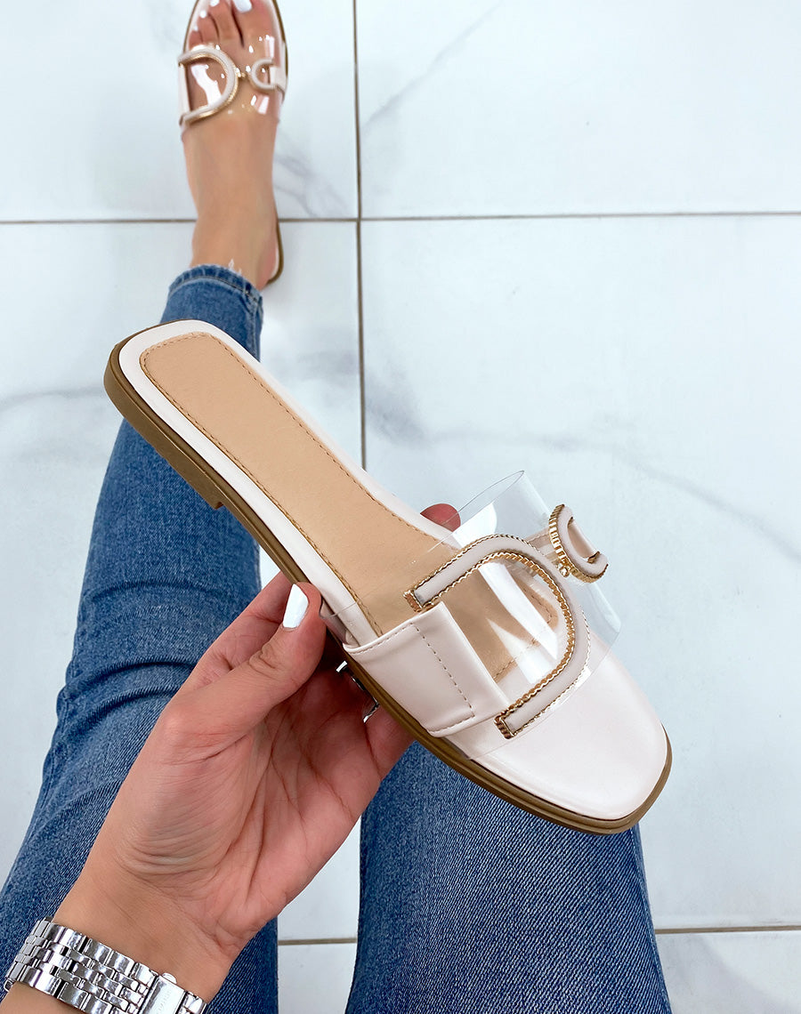 Mules plates beiges à bride transparente et bijoux doré