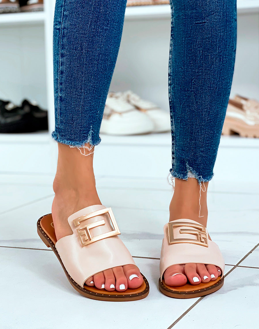 Mules plates beiges à détail doré