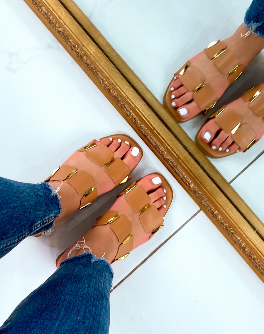 Mules plates camel à double brides épaisses